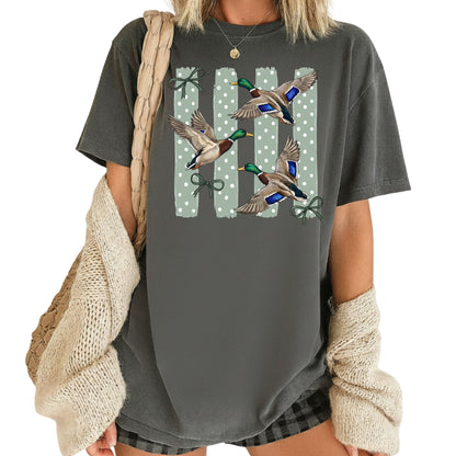 Flying Mallard Ducks Vintage T-Shirt, Green Bows Polka Dot Coquette Hunting Tee