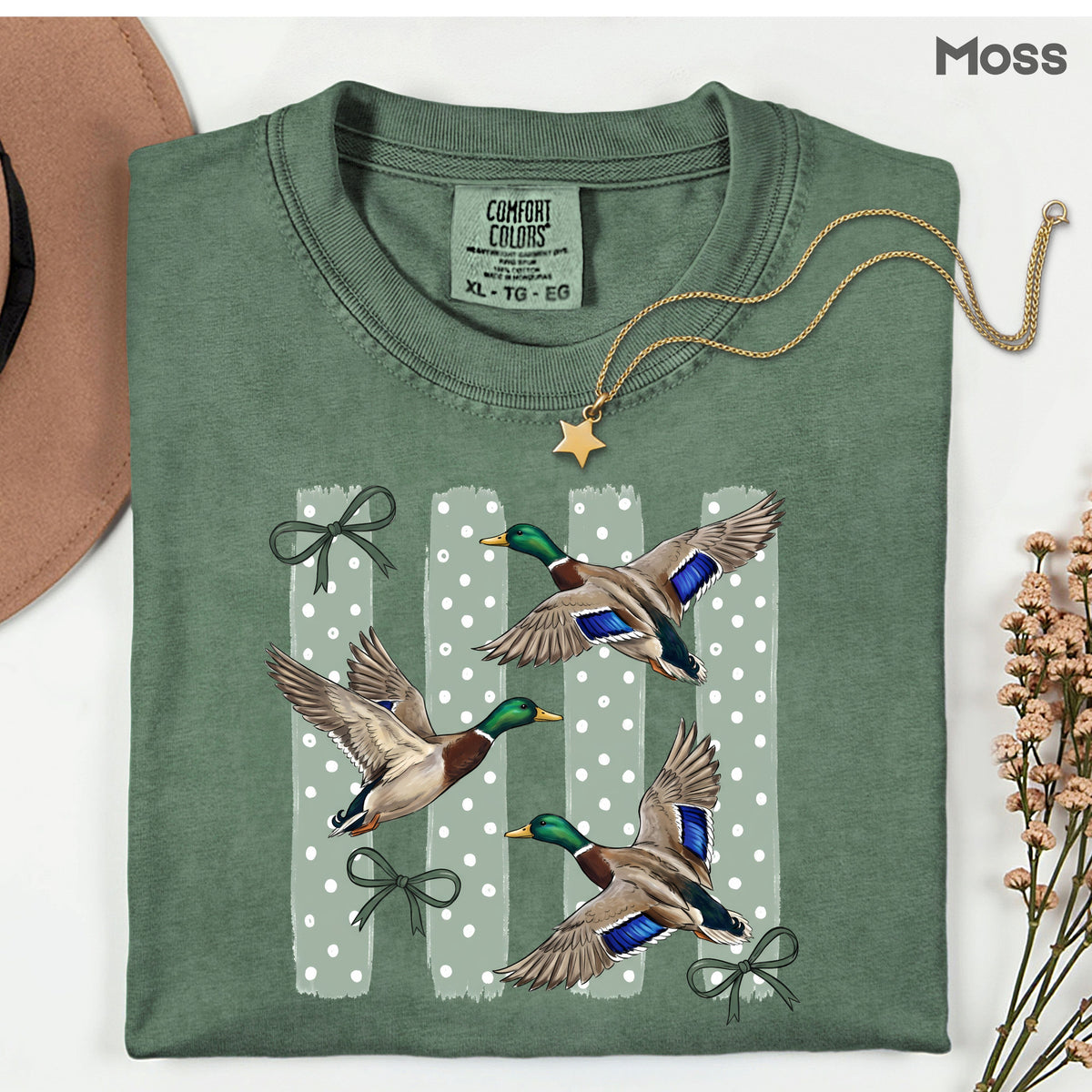 Flying Mallard Ducks Vintage T-Shirt, Green Bows Polka Dot Coquette Hunting Tee