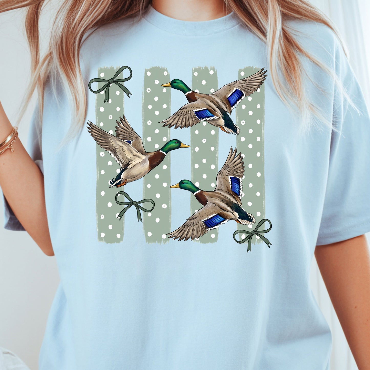 Flying Mallard Ducks Vintage T-Shirt, Green Bows Polka Dot Coquette Hunting Tee