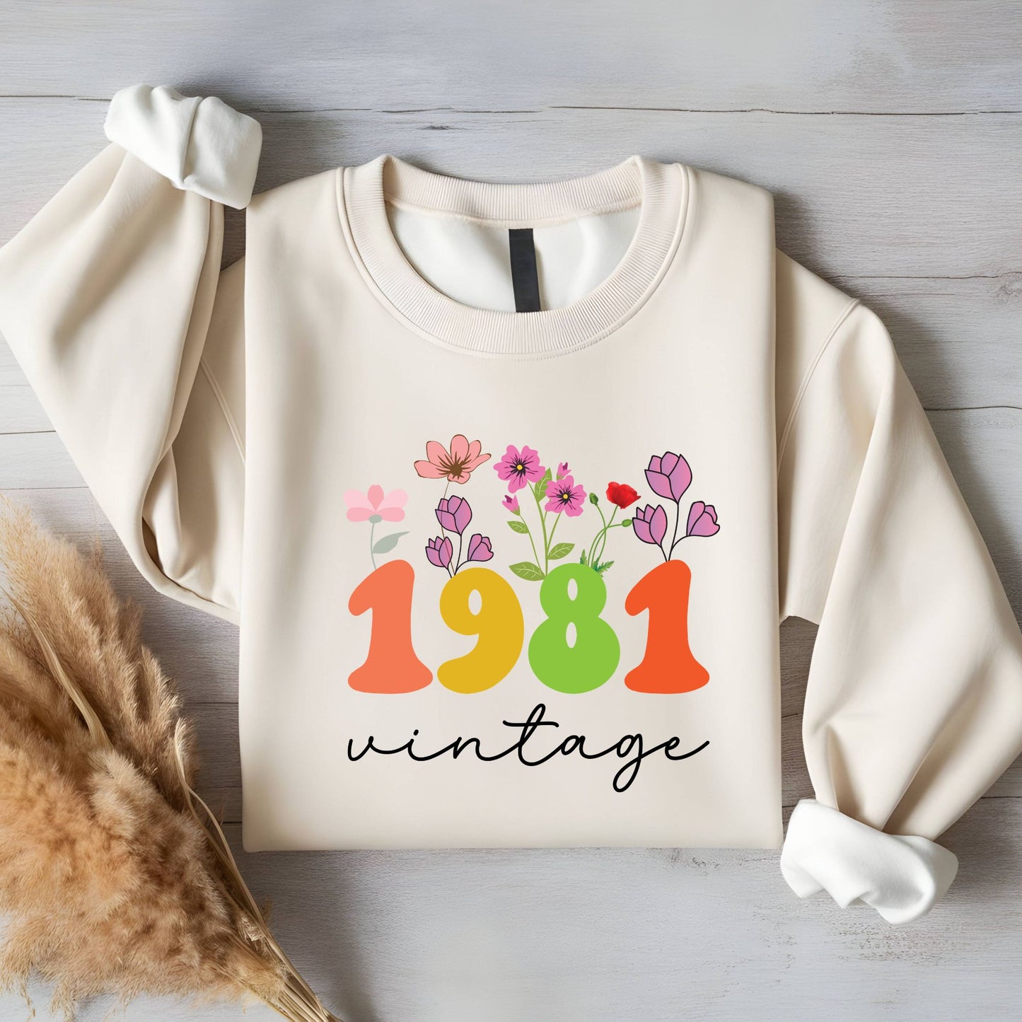 45th Birthday Shirt Women Made in 1981 T-Shirt