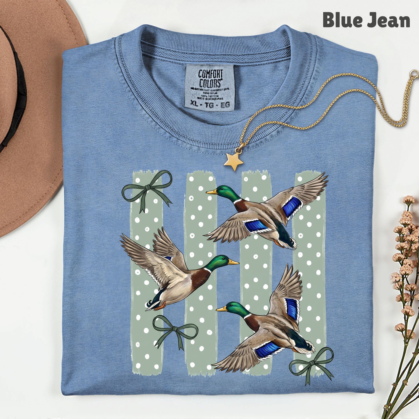 Flying Mallard Ducks Vintage T-Shirt, Green Bows Polka Dot Coquette Hunting Tee