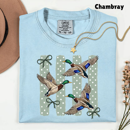 Flying Mallard Ducks Vintage T-Shirt, Green Bows Polka Dot Coquette Hunting Tee