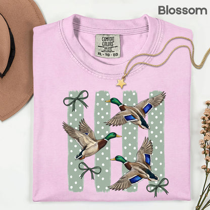 Flying Mallard Ducks Vintage T-Shirt, Green Bows Polka Dot Coquette Hunting Tee