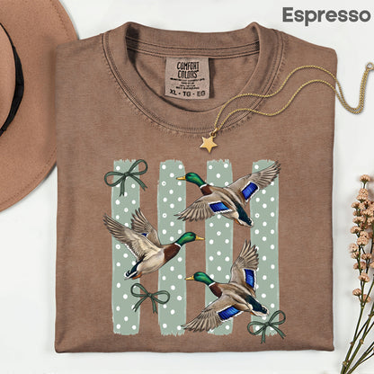 Flying Mallard Ducks Vintage T-Shirt, Green Bows Polka Dot Coquette Hunting Tee