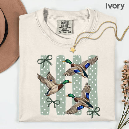 Flying Mallard Ducks Vintage T-Shirt, Green Bows Polka Dot Coquette Hunting Tee