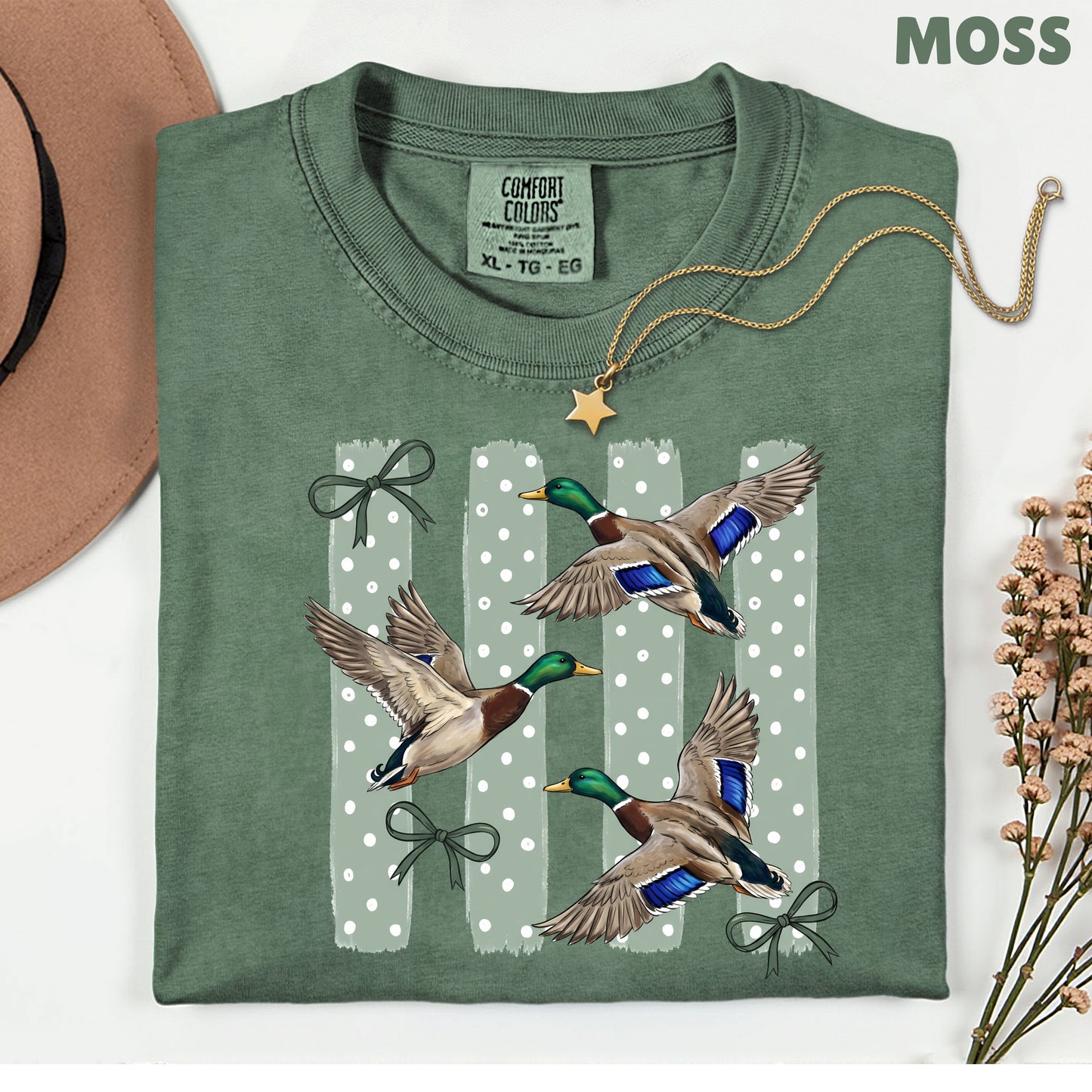 Flying Mallard Ducks Vintage T-Shirt, Green Bows Polka Dot Coquette Hunting Tee
