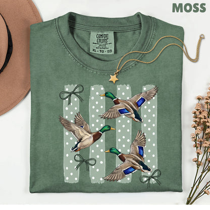 Flying Mallard Ducks Vintage T-Shirt, Green Bows Polka Dot Coquette Hunting Tee